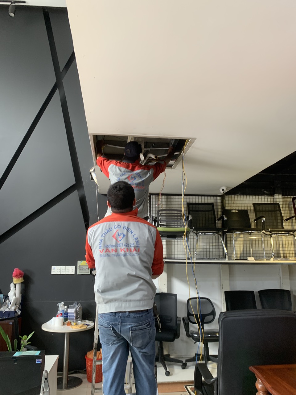 z49477013559890e9cd7e794ab8ab502b58b69d426b137 8712